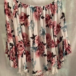 Flowery and flowy off the shoulders top!